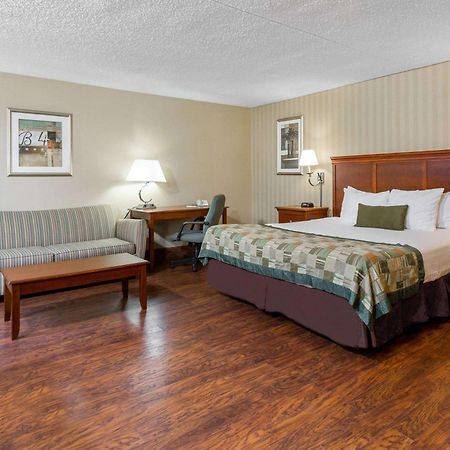 Days Inn By Wyndham Westminster Exterior photo