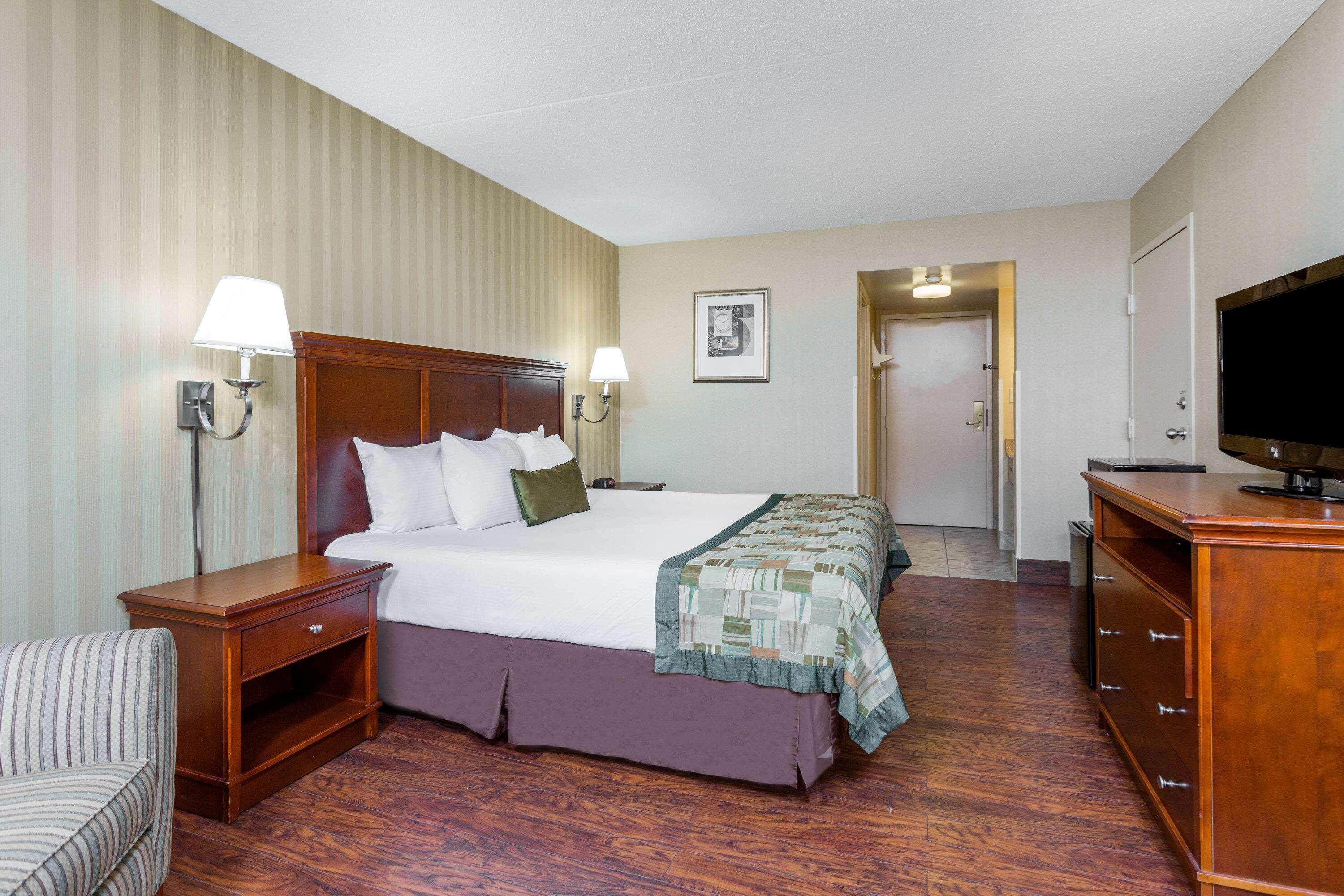 Days Inn By Wyndham Westminster Exterior photo