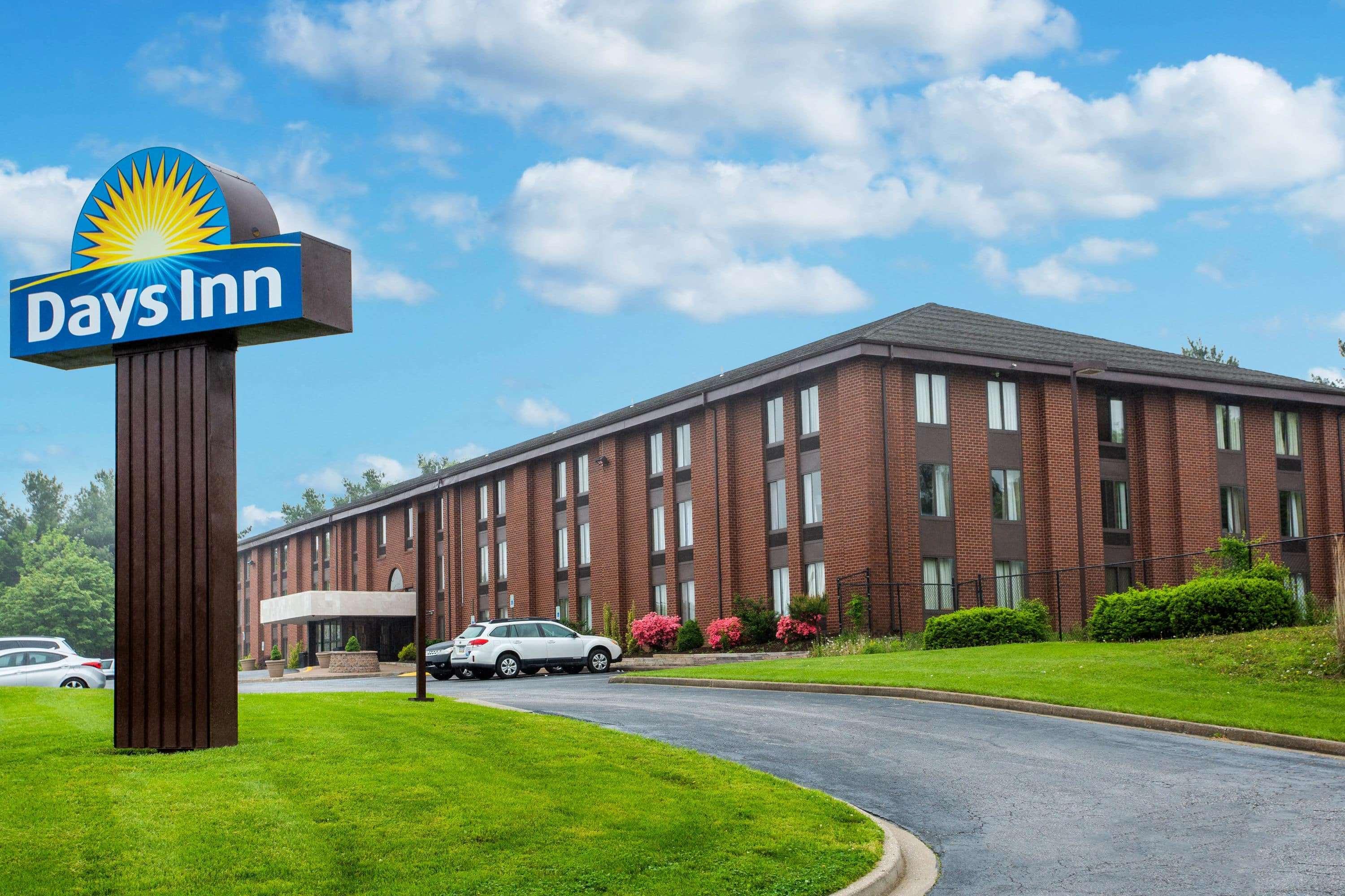 Days Inn By Wyndham Westminster Exterior photo